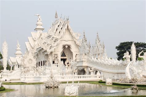 Der Wat Rong Khun: Ein magischer Tempel aus Weiß in Chiang Rai!