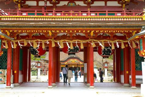 Der Dazaifu Tenmangu Schrein: Ein Ort der Ruhe und des akademischen Glücks in Fukuoka!