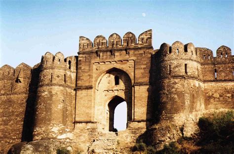 Der Rohtas Fort: Ein gewaltiges Zeugnis der Geschichte und ein Paradies für Fotografen!