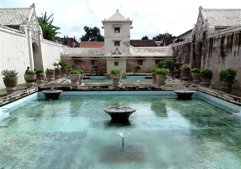  Der Taman Sari: Ein geheimnisvolles Wasserpalast-Meisterwerk in Yogyakarta!