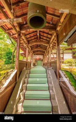 Der Tenryu-ji Tempel – Eine Oase der Ruhe und Zen-Ästhetik in Arashiyama!