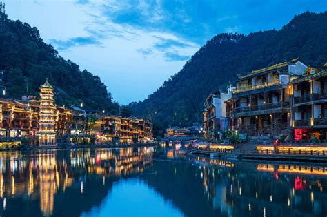 Der Fenghuang-Nationalpark – Ein majestätisches Paradies für Naturliebhaber und Geschichtsbegeisterte!